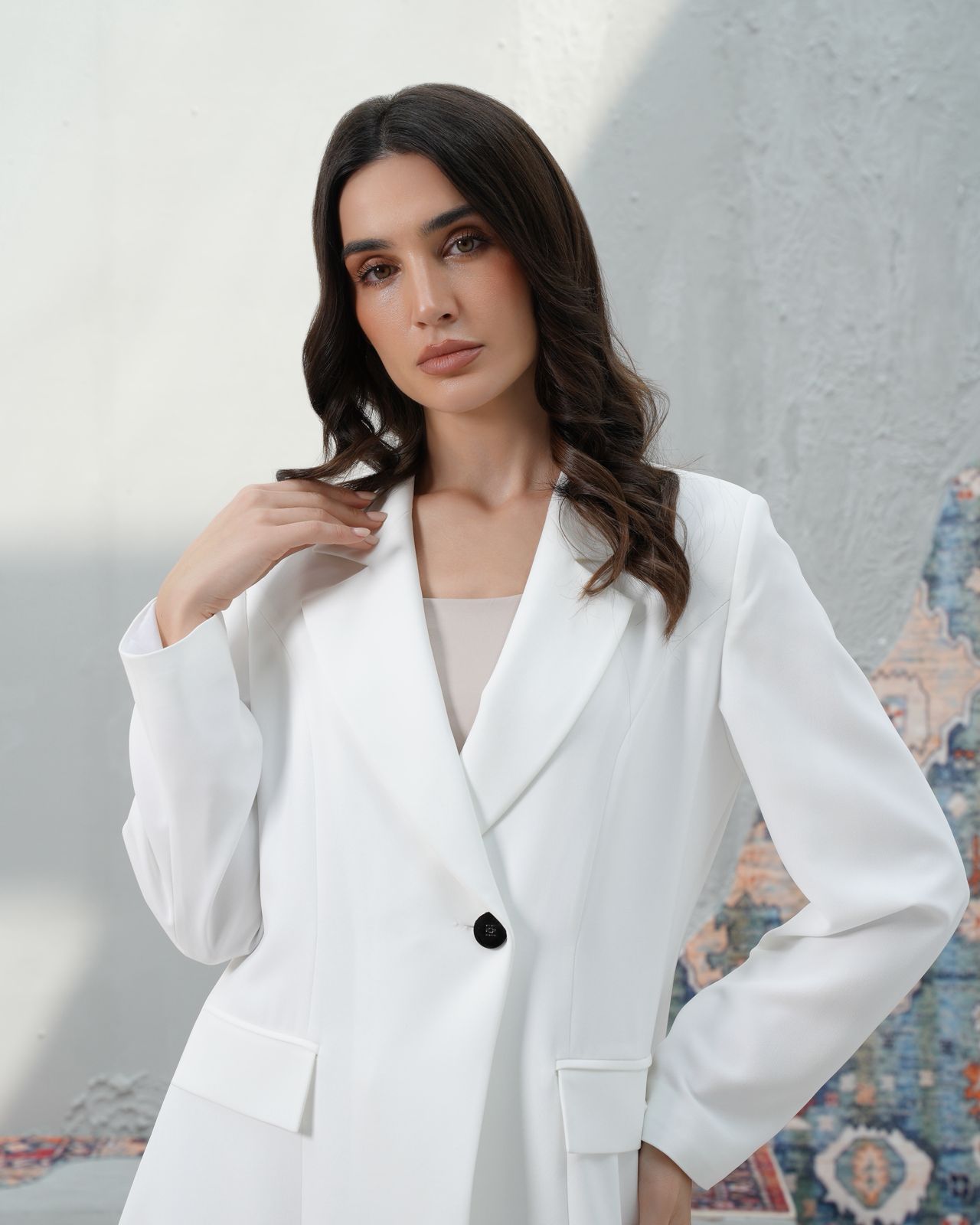 عباية بنمط جاكيت كلاسيكي